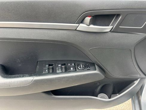Used 2018 Hyundai Elantra SE FWD image 12