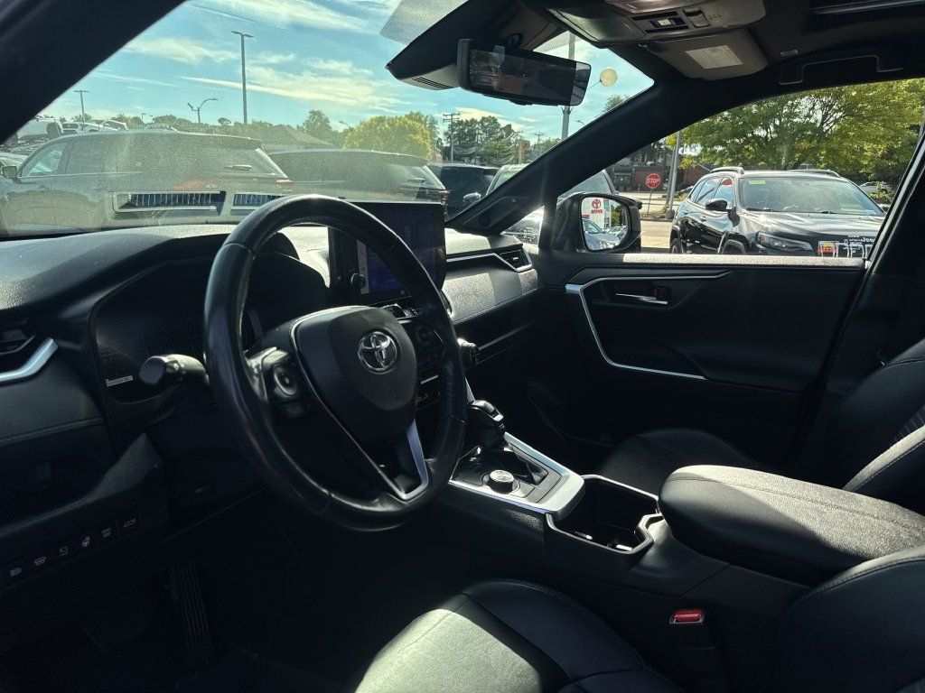 Used 2023 Toyota RAV4 XSE AWD/4WD image 15