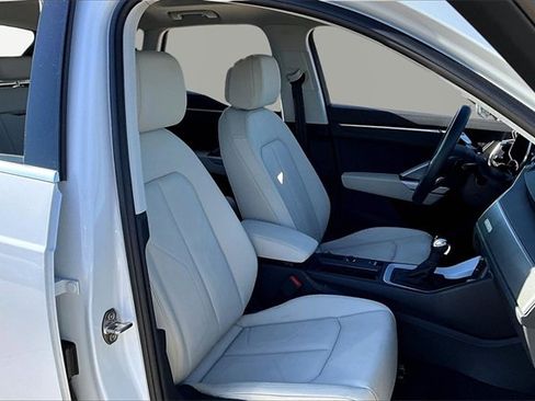 Certified 2025 Audi Q3 2.0T Premium Plus w/ Premium Plus Package image 7