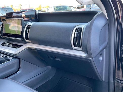 Used 2025 Ford Expedition Active image 15