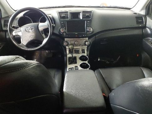 Used 2012 Toyota Highlander SE w/ Tow Pkg AWD/4WD image 12