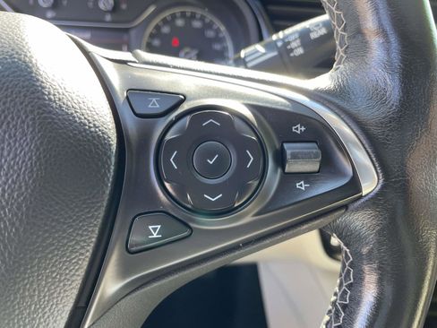 Used 2019 Buick Regal Essence w/ Driver Confidence Package I image 16