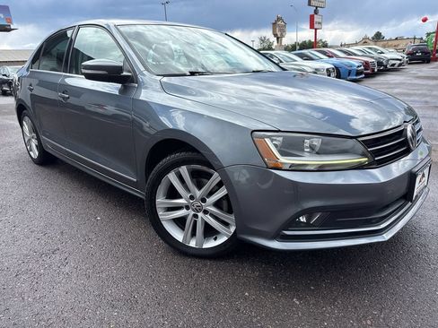 Used 2017 Volkswagen Jetta SEL FWD image 1