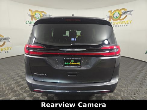 Used 2022 Chrysler Pacifica Touring-L image 9