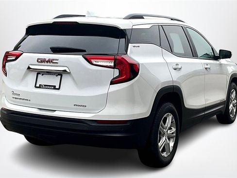 Used 2023 GMC Terrain SLE w/ Driver Convenience Package image 5