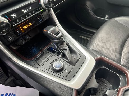 Used 2020 Toyota RAV4 Limited image 23