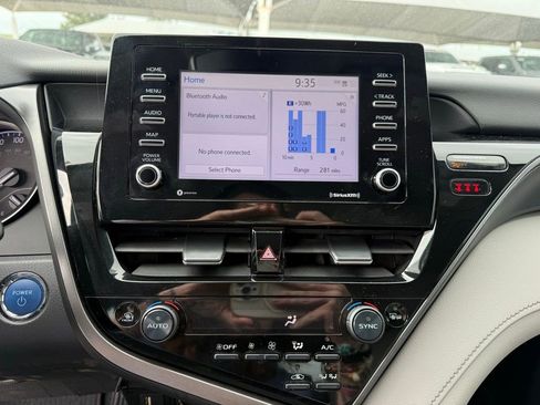 Used 2022 Toyota Camry SE image 12