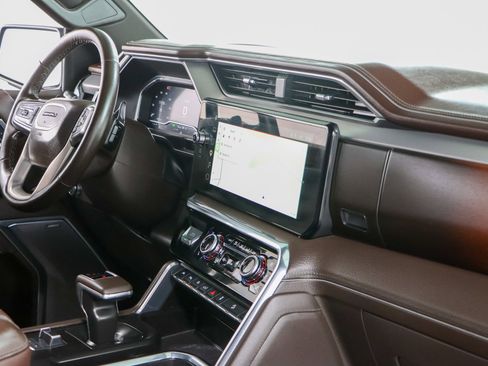 Used 2025 GMC Sierra 1500 Denali w/ Technology Package AWD/4WD image 29