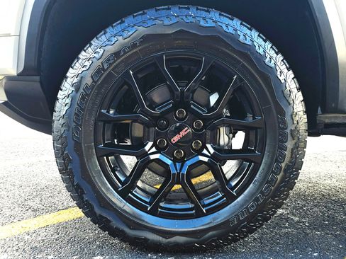 New 2026 GMC Canyon Elevation w/ Convenience Package image 12