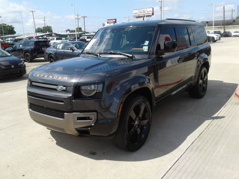 Used 2024 Land Rover Defender 130 X-Dynamic SE AWD/4WD image 3