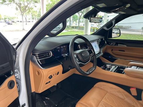 Used 2025 Jeep Grand Wagoneer L Series III w/ Rear Seat Video Group 1 AWD/4WD image 6