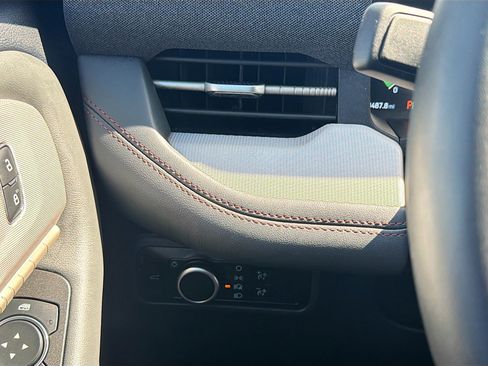 Used 2025 Ford Explorer Active image 35