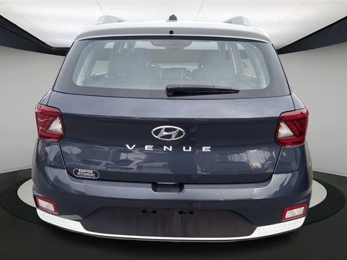 Used 2023 Hyundai Venue Limited image 5