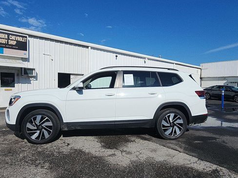 Used 2024 Volkswagen Atlas SE AWD/4WD image 2