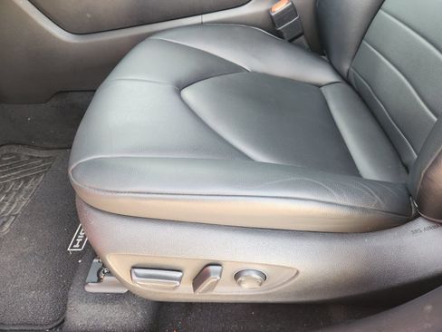 Used 2021 Toyota Highlander XLE FWD image 27