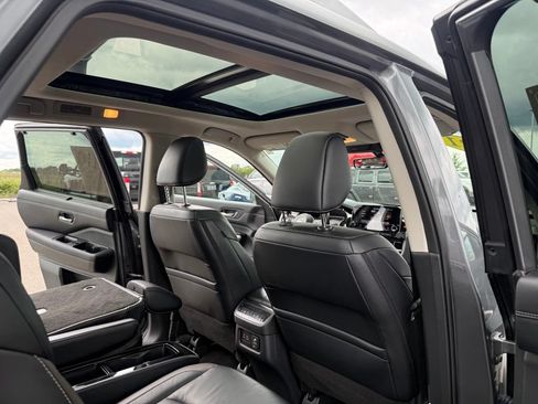 Used 2023 Nissan Pathfinder Platinum AWD/4WD image 23