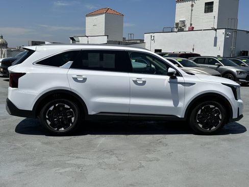 Certified 2026 Kia Sorento S w/ S Panoramic Sunroof Package FWD image 9