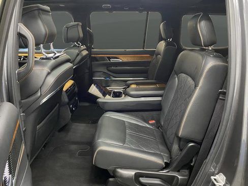 Used 2022 Jeep Grand Wagoneer Series III image 34