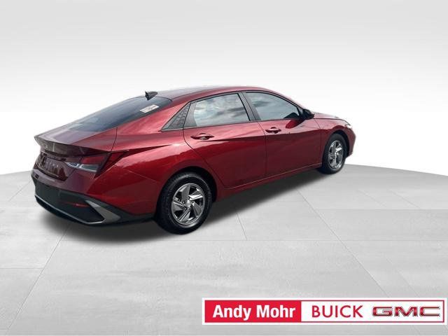 Used 2024 Hyundai Elantra SE FWD image 6