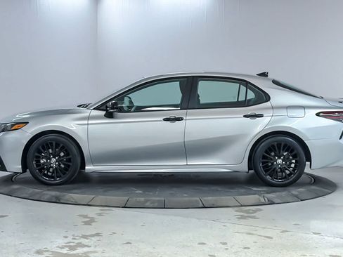 Used 2022 Toyota Camry SE w/ Carpet Mat Package (TMS) FWD image 5