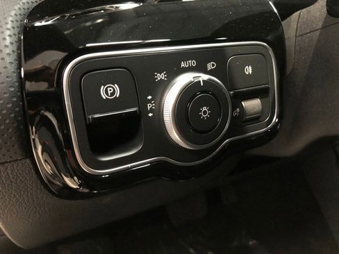 New 2025 Mercedes-Benz CLA 250 4MATIC image 10