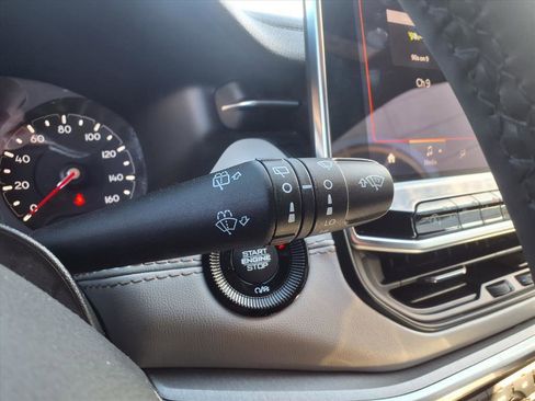 Used 2025 Jeep Compass Limited w/ Sun & Sound Group image 27