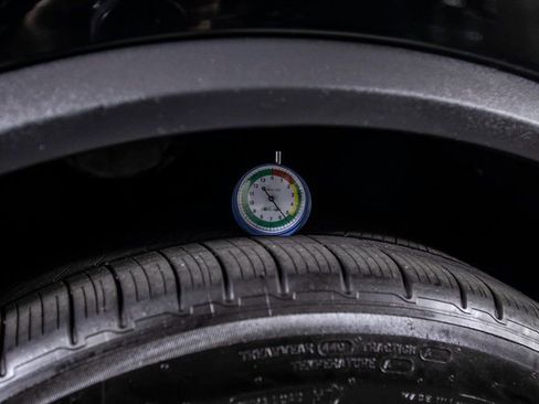 Used 2024 Porsche Macan 4 Electric image 37