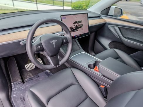Used 2024 Tesla Model Y Performance AWD/4WD image 4