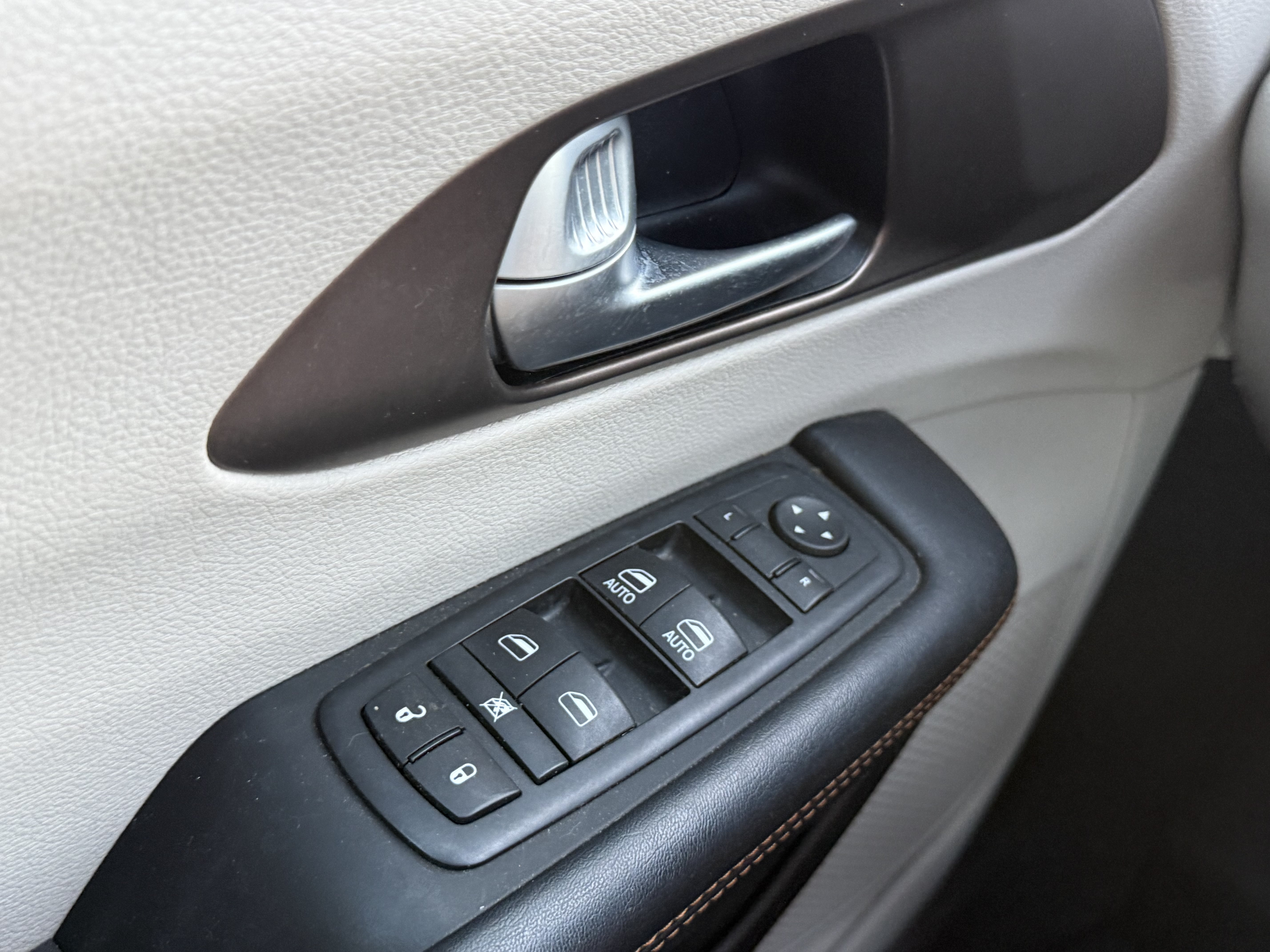 Used 2017 Chrysler Pacifica Touring-L FWD image 23