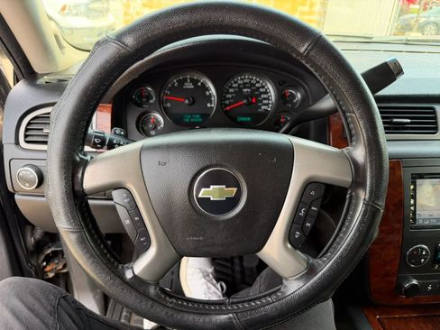 Used 2011 Chevrolet Avalanche LTZ image 15