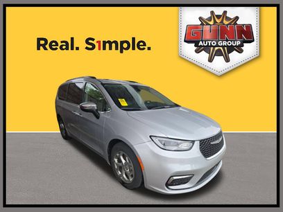 Used 2023 Chrysler Pacifica Limited