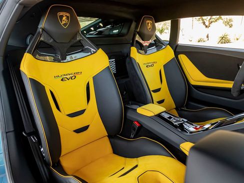 Used 2022 Lamborghini Huracan EVO RWD image 24