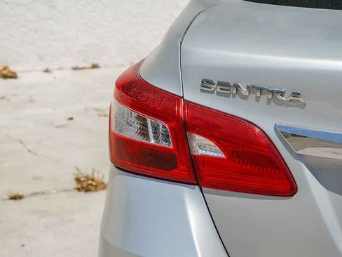 Used 2017 Nissan Sentra S FWD image 7
