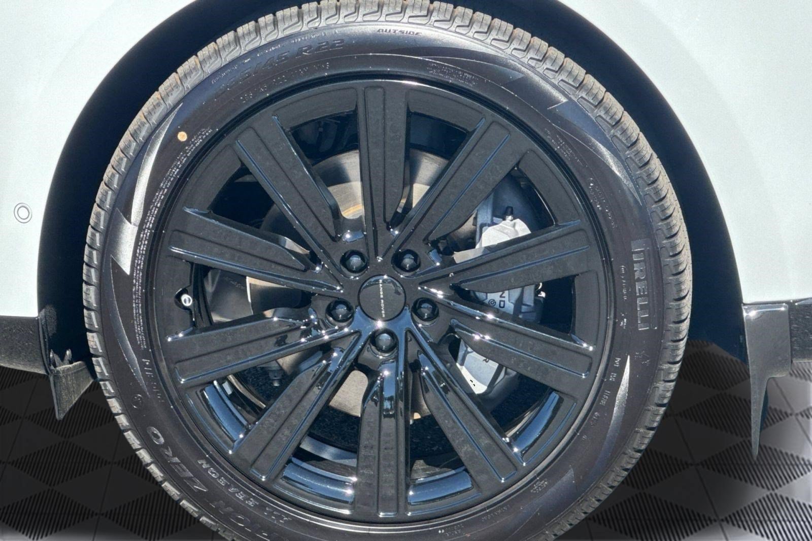 New 2026 Land Rover Range Rover SE AWD/4WD image 13