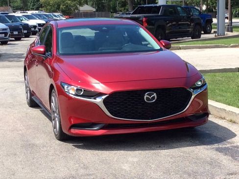 Used 2020 MAZDA MAZDA3 Sedan w/ Select Package FWD image 2