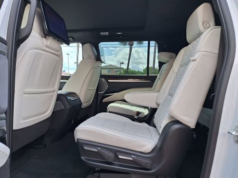 New 2026 Cadillac Escalade ESV Platinum Sport w/ LPO, ONYX Package AWD/4WD image 19