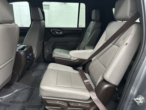 Used 2023 Chevrolet Suburban Z71 w/ Luxury Package image 21