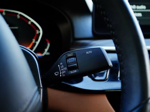 Used 2022 BMW 530i xDrive w/ M Sport Package image 28