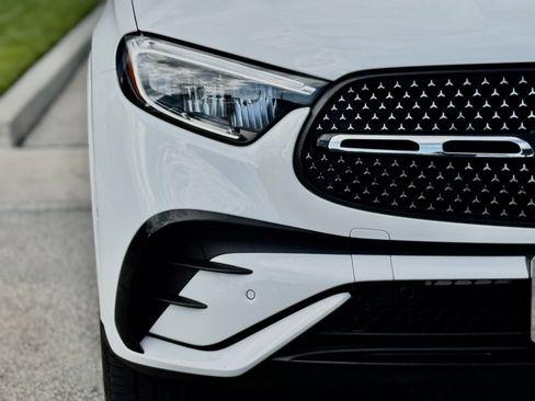 Used 2025 Mercedes-Benz GLC 300 image 8