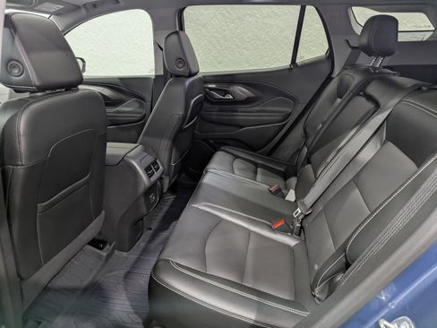 Used 2024 GMC Terrain SLT w/ Elevation Edition image 11