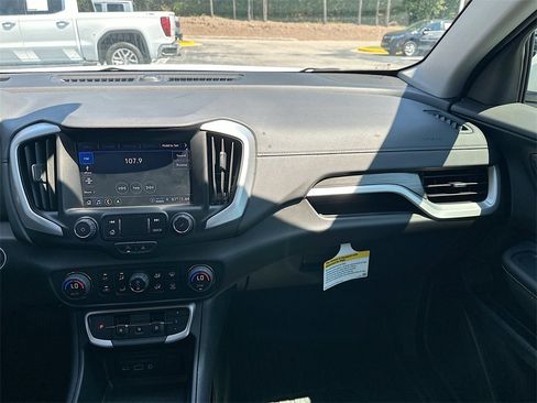 New 2024 GMC Terrain SLE w/ Driver Convenience Package image 20