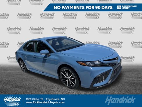 Used 2024 Toyota Camry SE FWD image 1