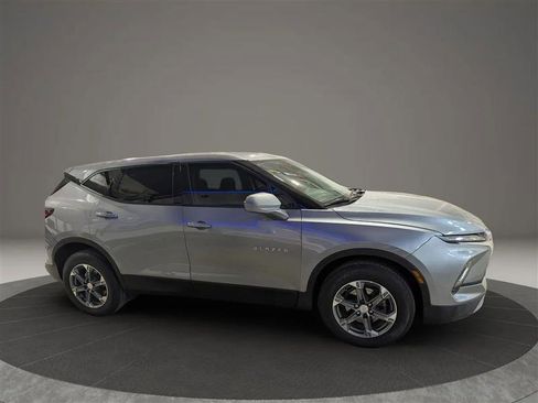Used 2023 Chevrolet Blazer LT image 5