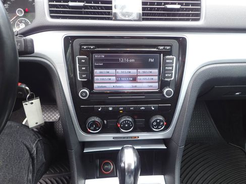 Used 2013 Volkswagen Passat 2.5 SE FWD image 17