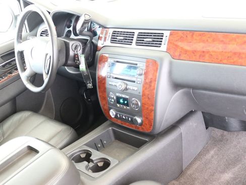 Used 2014 Chevrolet Tahoe LT w/ Luxury Package image 39