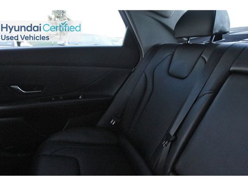 Certified 2025 Hyundai Elantra Limited FWD image 14