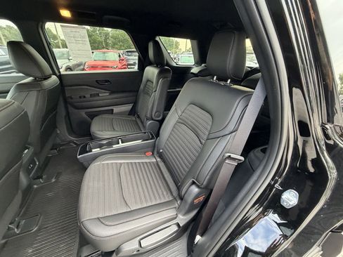 Used 2025 Nissan Pathfinder Rock Creek AWD/4WD image 17