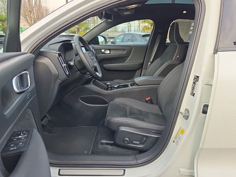 Certified 2023 Volvo C40 P8 Recharge Plus image 4