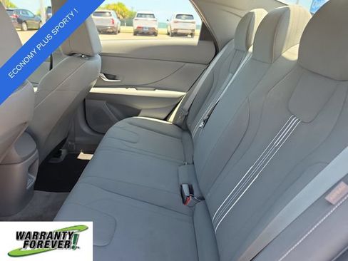 Used 2024 Hyundai Elantra SEL FWD image 10