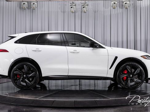 Used 2024 Jaguar F-PACE SVR image 20